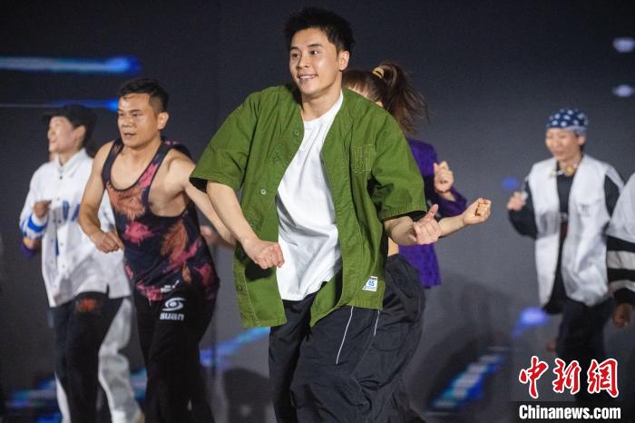 千年古镇化身街舞舞台，