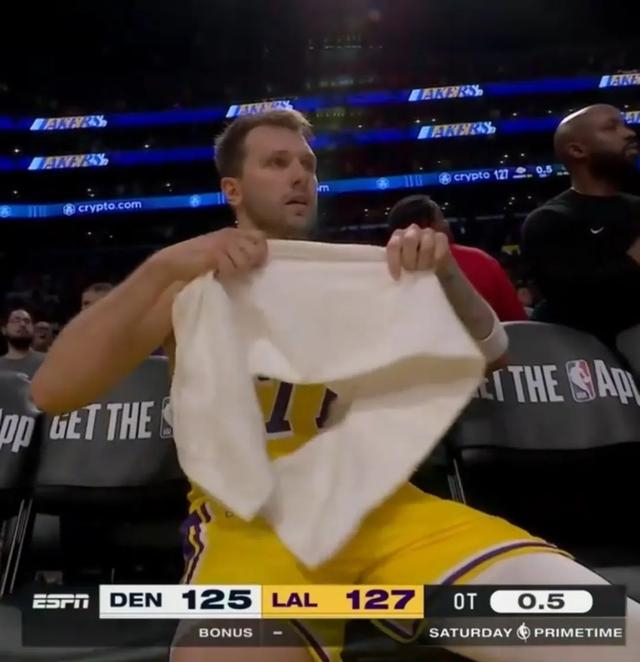 湖人逆转掘金加时绝杀 詹姆斯东契奇里夫斯三叉