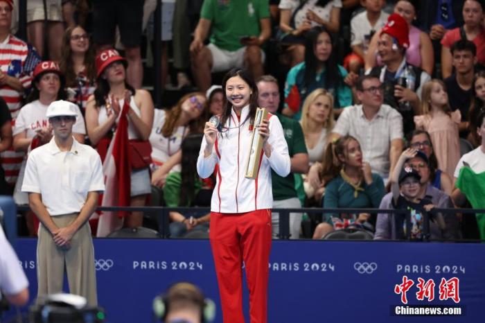 跨越国界的合影：在巴黎奥运现场见证体育改变